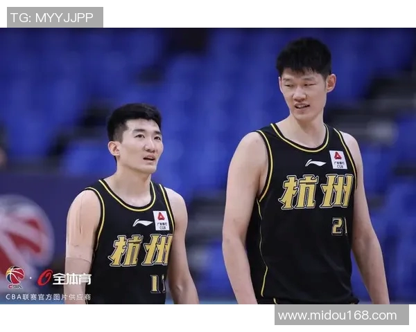 浙江广厦荣膺CBA冠军孙铭徽举杯庆祝香槟时刻尽显豪情